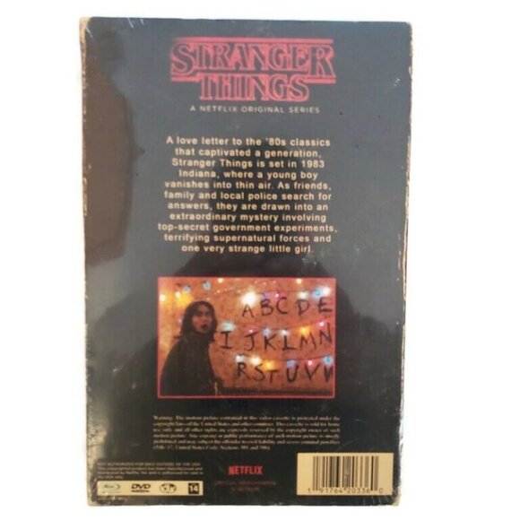 New Stranger Things Season 1 Blu-Ray DVD Target Exclusive VHS Packing & Poster - Picture 3 of 3